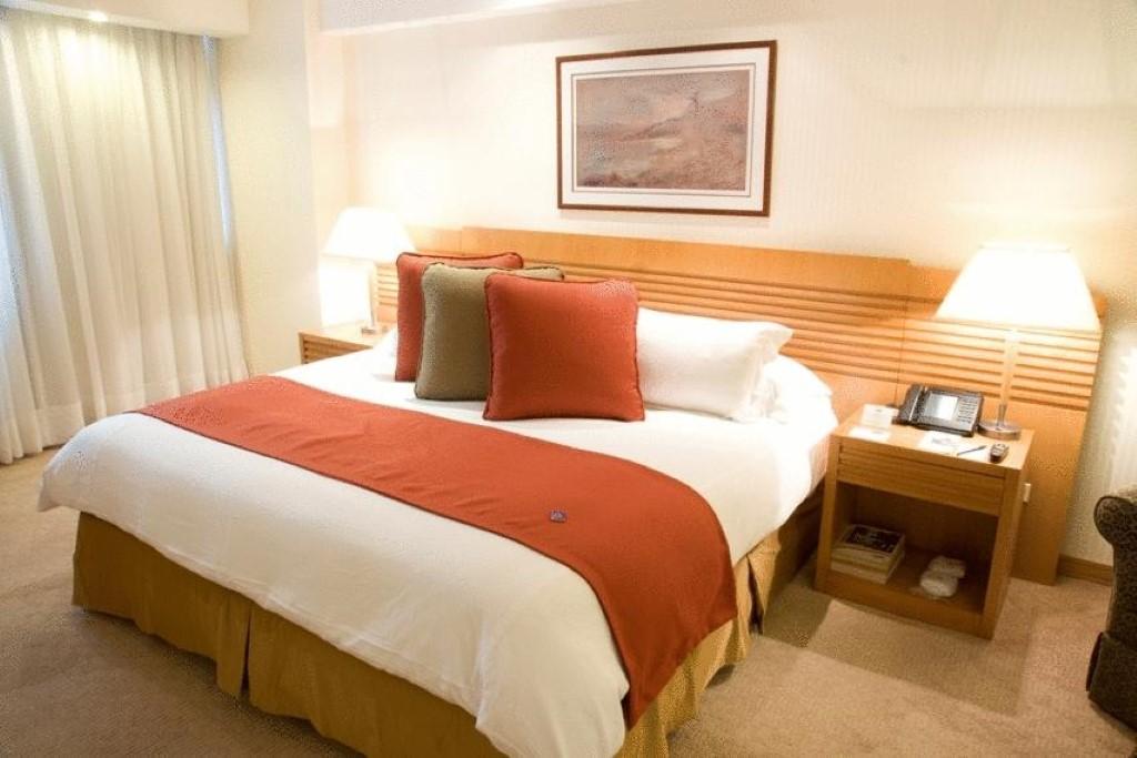 Eurobuilding Hotel&Suites Caracas Exteriér fotografie A bed with a bed runner