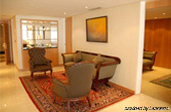 Eurobuilding Hotel&Suites Caracas Pokoj fotografie A living room in a typical condominium
